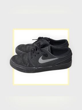 Nike SB Stefan Janoski Black Skate Shoes – Youth 7Y (Fits Men’s 7 / Women’s 8)